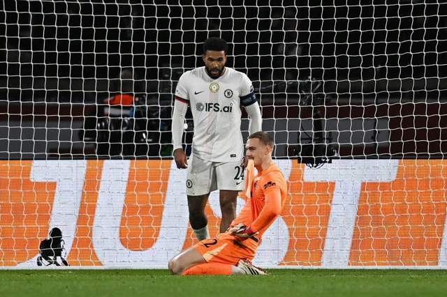 开云APP下载-一场欧冠5-2大胜！大巴黎击败切尔西，登贝莱1V2破门，K77双响炮